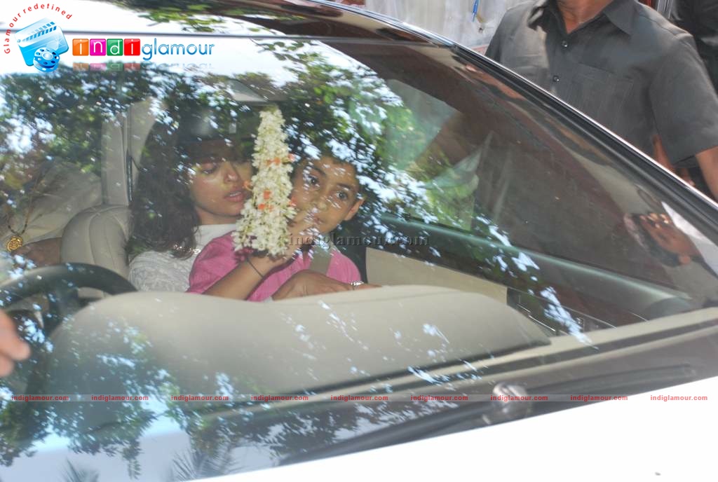 Aishwarya-Abhishek at Durga Pooja Event hd photo